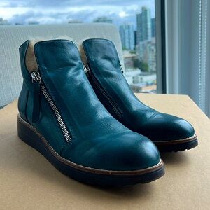 The cutest Django & Juliette-OHMY Bootie Blue. Leather, sheepskin. Size 41
